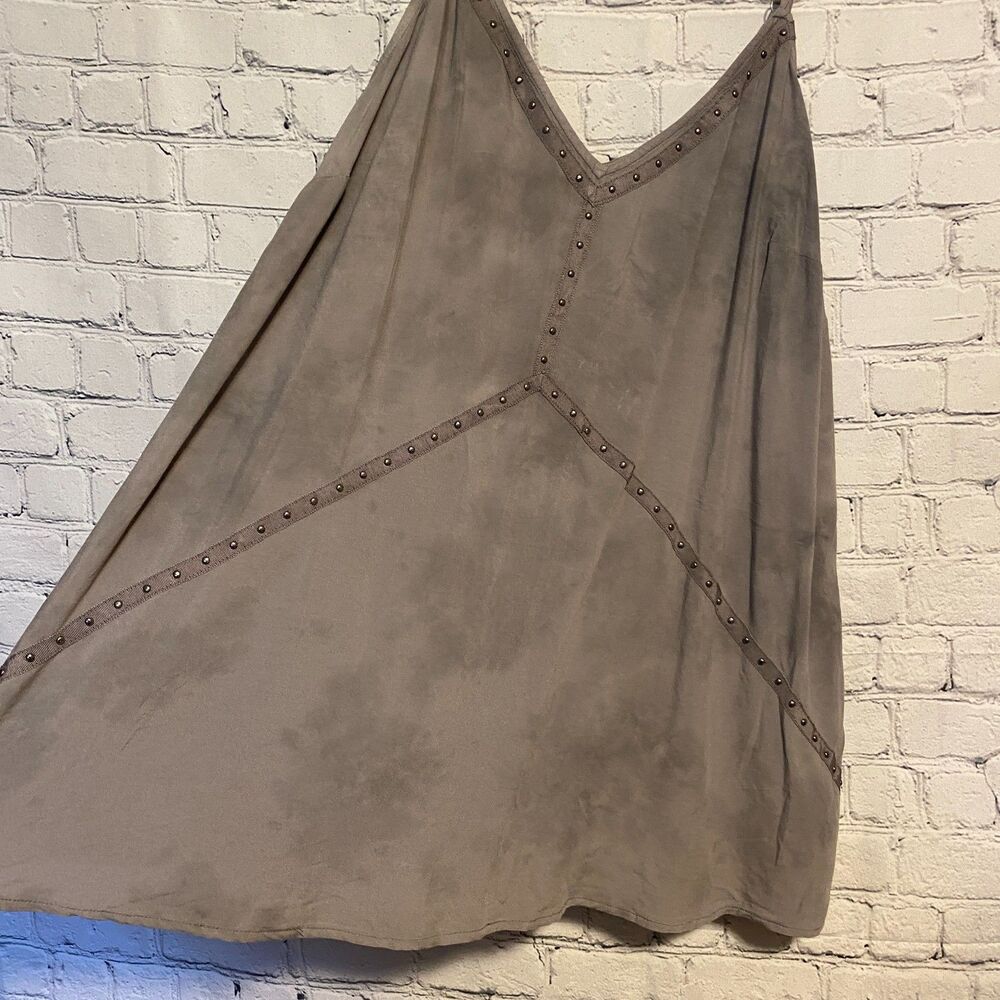 Torrid Women's Challis Camisole Top Size 2 (18/20) Grey Studded Swing NWT - Picture 4 of 12